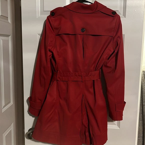 DKNY Raincoat. - Picture 2 of 4